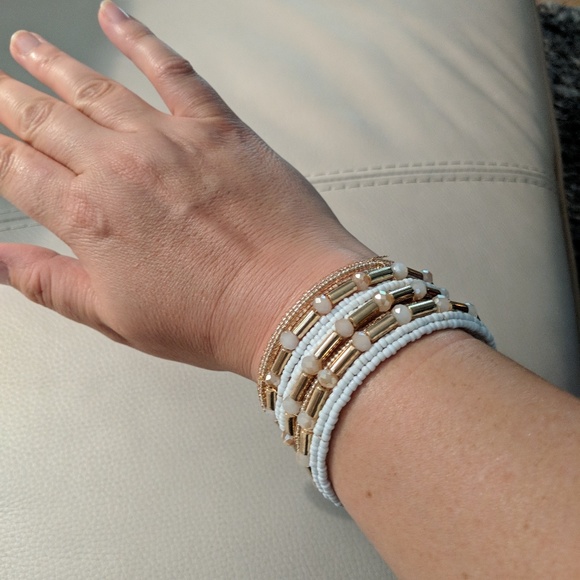 NEW! GOLD AND WHITE BEAD BANGLE - Picture 2 of 2